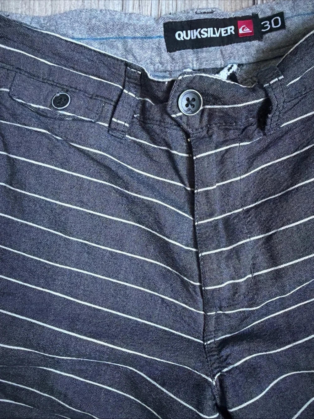 Quiksilver Amphibian Hybrid Men’s Size 30 Shorts. Grey stripes. Great condition